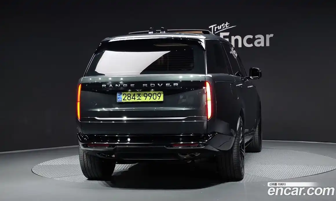 Land Rover Range Rover 2024 4.4 автомат (гидро), фото 4