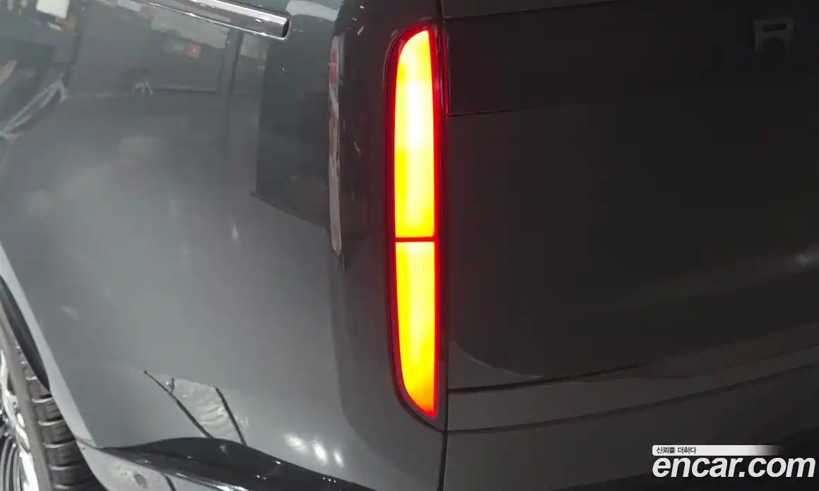 Land Rover Range Rover 2024 4.4 автомат (гидро), фото 9