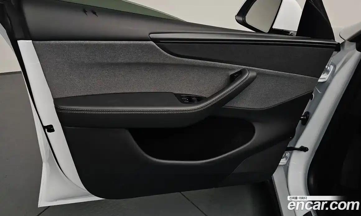Tesla Model Y 2025 0.2 автомат (гидро), фото 13