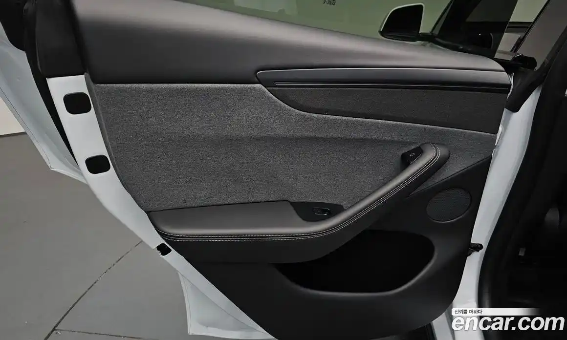 Tesla Model Y 2025 0.2 автомат (гидро), фото 14