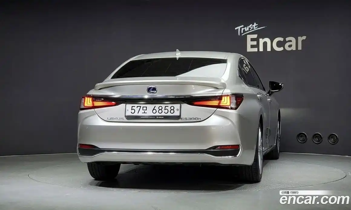 Lexus ES 2019 2.5 автомат (гидро), фото 4 Lexus ES 2019 2.5 автомат (гидро), фото 4