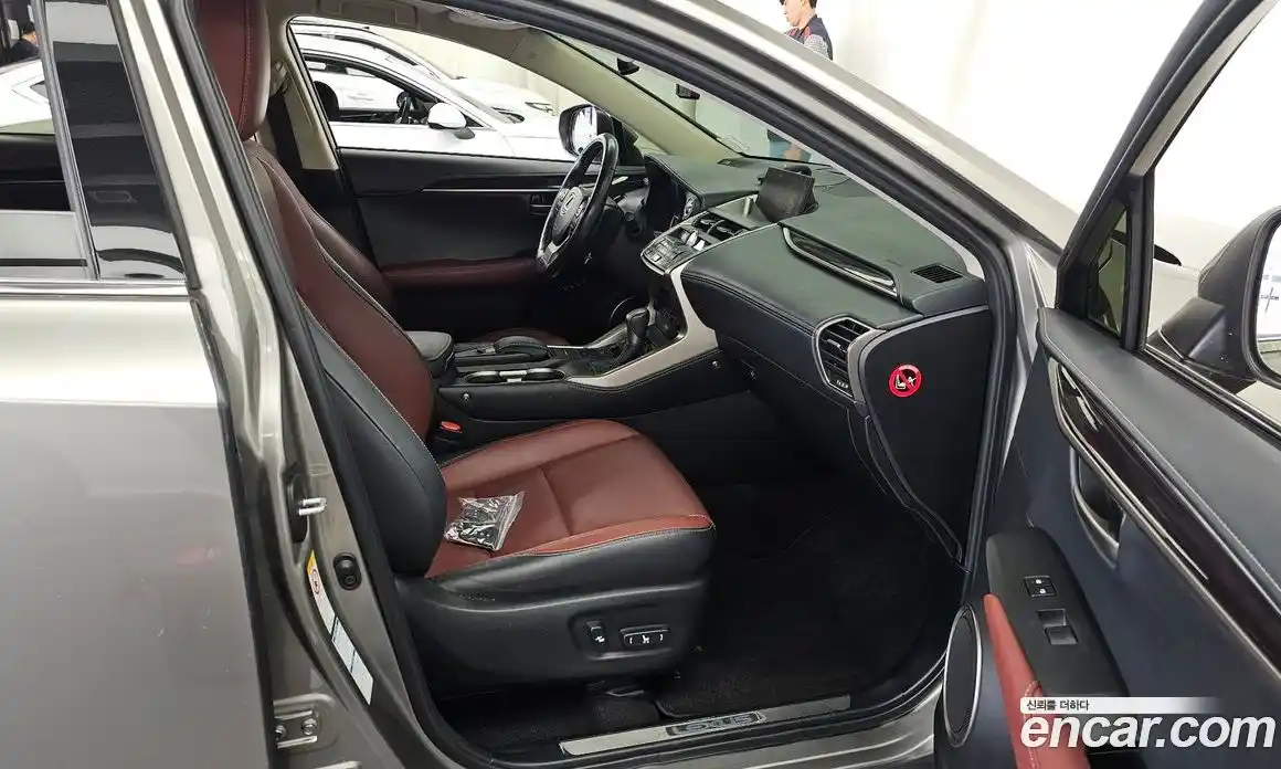 Lexus NX 2015 2.5 автомат (гидро), фото 11 Lexus NX 2015 2.5 автомат (гидро), фото 11