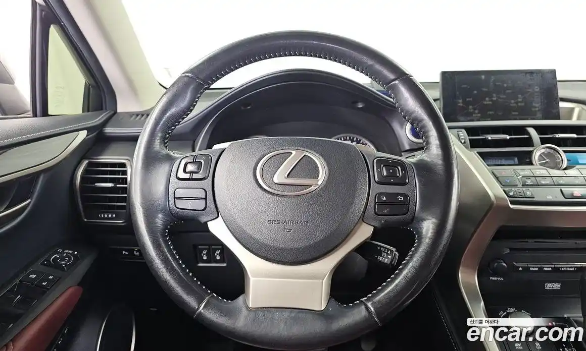 Lexus NX 2015 2.5 автомат (гидро), фото 13 Lexus NX 2015 2.5 автомат (гидро), фото 13