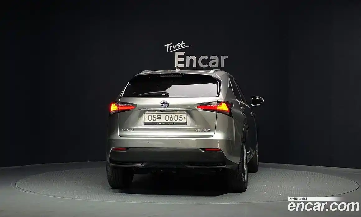Lexus NX 2015 2.5 автомат (гидро), фото 4 Lexus NX 2015 2.5 автомат (гидро), фото 4