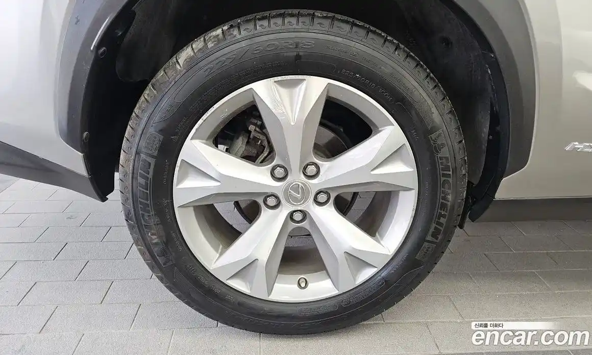 Lexus NX 2015 2.5 автомат (гидро), фото 5 Lexus NX 2015 2.5 автомат (гидро), фото 5