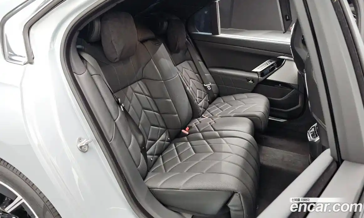 BMW 7 серия 2025 3.0 автомат (гидро), фото 17