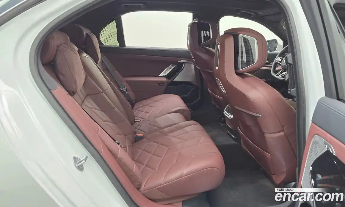 BMW 7 серия 2025 3.0 автомат (гидро), фото 17