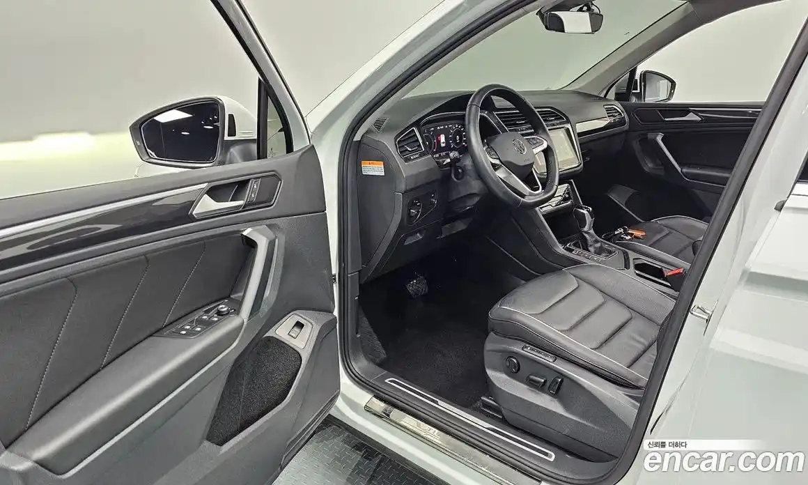 Volkswagen Tiguan 2022 2.0 автомат (гидро), фото 13