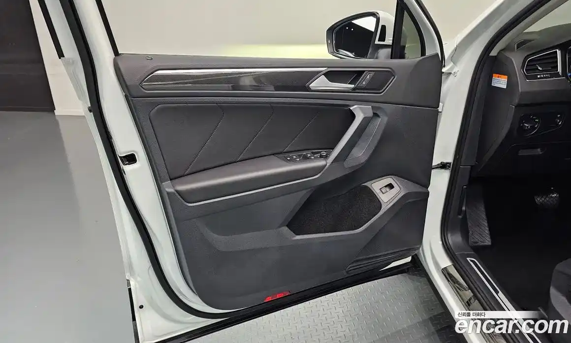 Volkswagen Tiguan 2022 2.0 автомат (гидро), фото 14