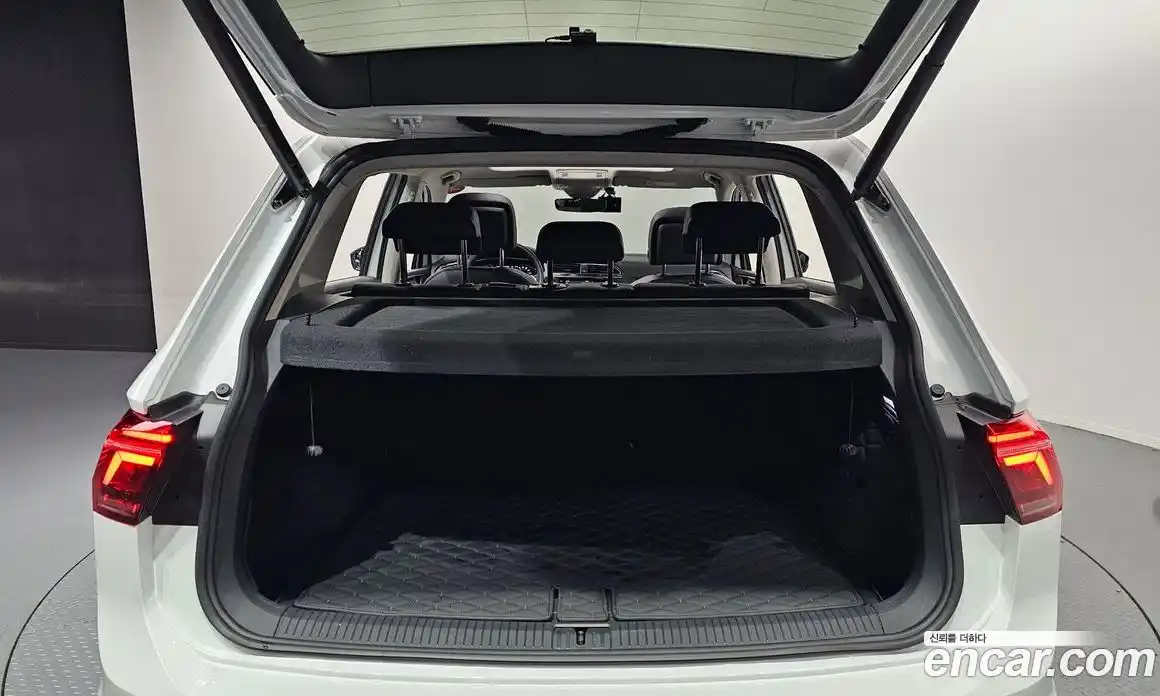 Volkswagen Tiguan 2022 2.0 автомат (гидро), фото 28