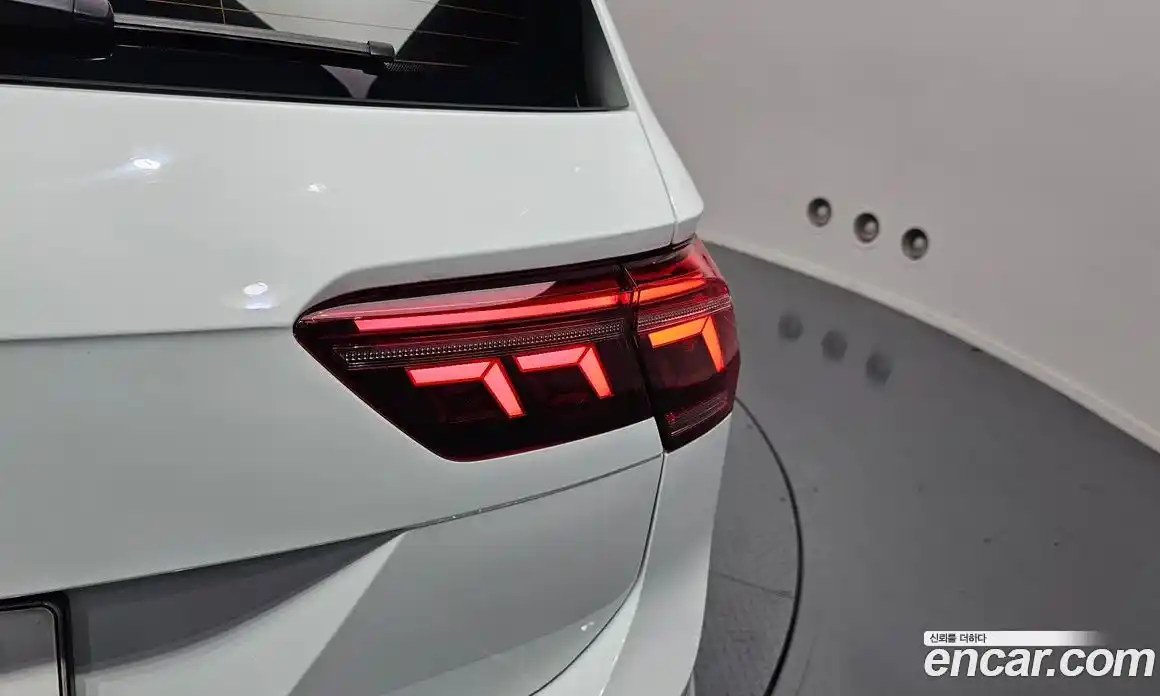 Volkswagen Tiguan 2022 2.0 автомат (гидро), фото 9