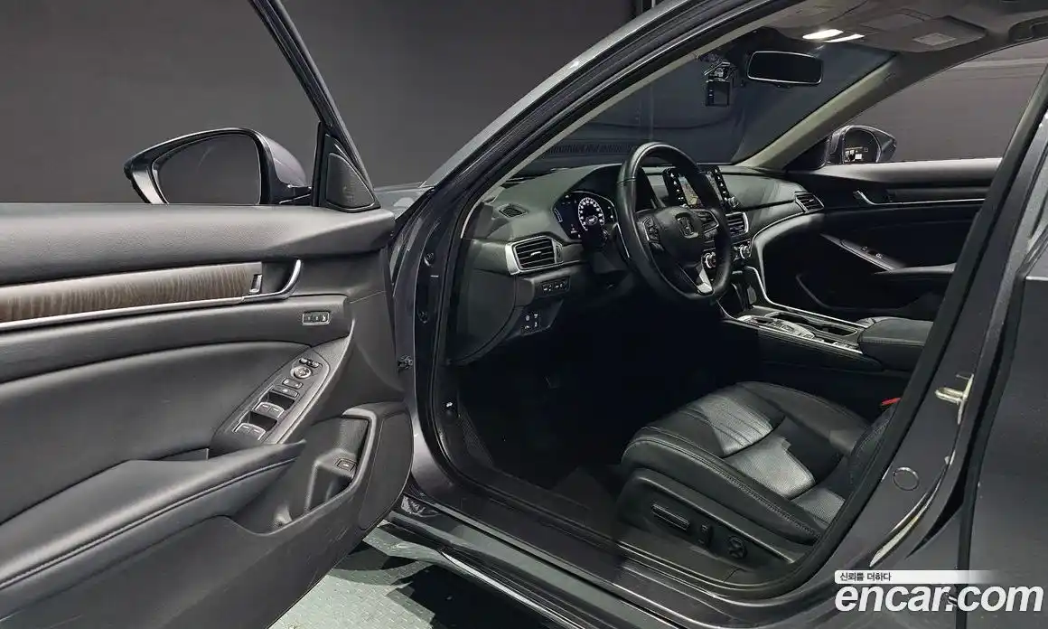 Honda Accord 2018 2.0 автомат (гидро), фото 13