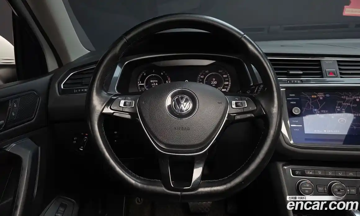 Volkswagen Tiguan 2018 2.0 автомат (гидро), фото 13