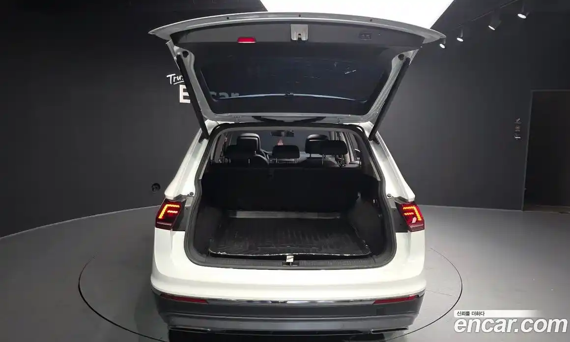 Volkswagen Tiguan 2018 2.0 автомат (гидро), фото 20
