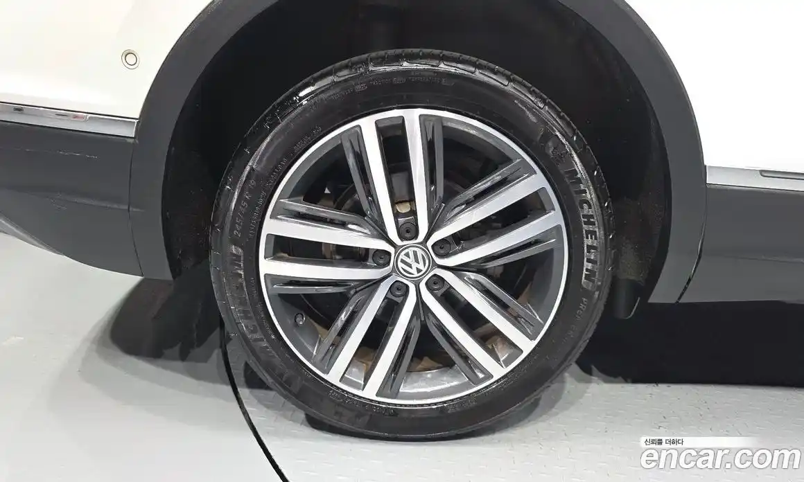 Volkswagen Tiguan 2018 2.0 автомат (гидро), фото 5