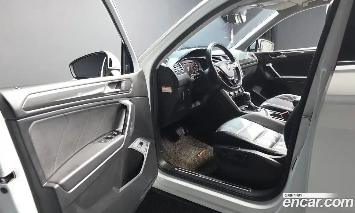 Volkswagen Tiguan 2018 2.0 автомат (гидро), фото 10