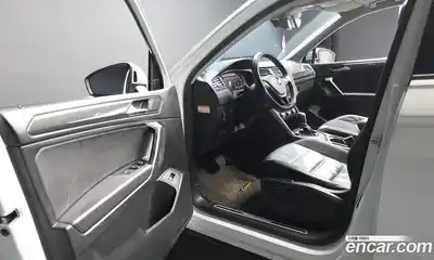 Volkswagen Tiguan 2018 2.0 автомат (гидро), миниатюра 10
