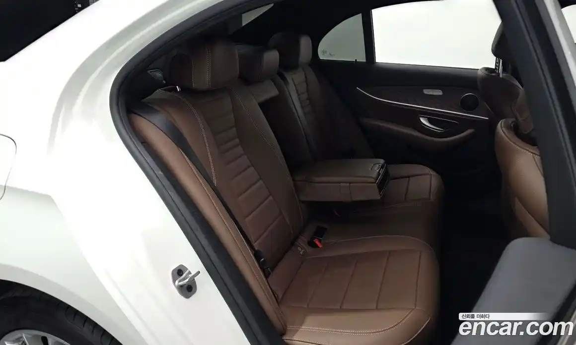 Mercedes-Benz E-Class 2022 2.0 автомат (гидро), фото 11