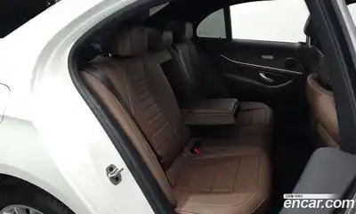 Mercedes-Benz E-Class 2022 2.0 автомат (гидро), миниатюра 11