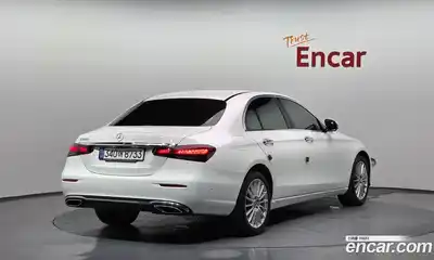 Mercedes-Benz E-Class 2022 2.0 автомат (гидро), миниатюра 2