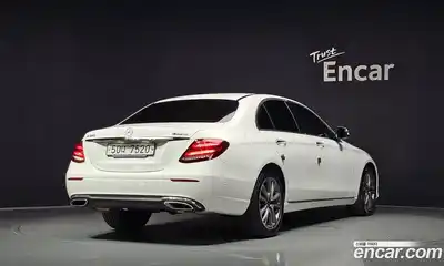 Mercedes-Benz E-Class 2019 2.0 автомат (гидро), миниатюра 2