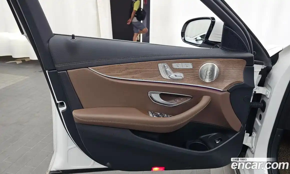 Mercedes-Benz E-Class 2023 1.9 автомат (гидро), фото 14