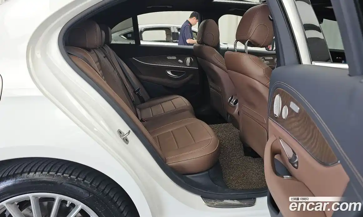 Mercedes-Benz E-Class 2023 1.9 автомат (гидро), фото 18
