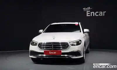 Mercedes-Benz E-Class 2023 1.9 автомат (гидро), миниатюра 3