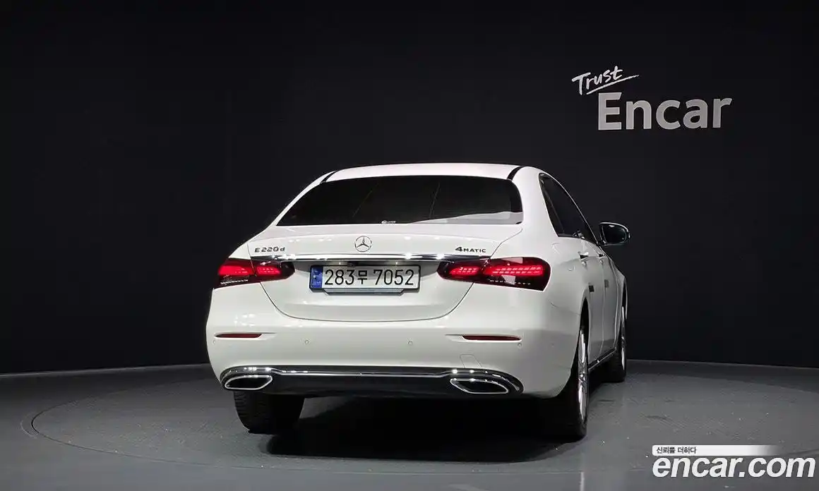 Mercedes-Benz E-Class 2023 1.9 автомат (гидро), фото 4