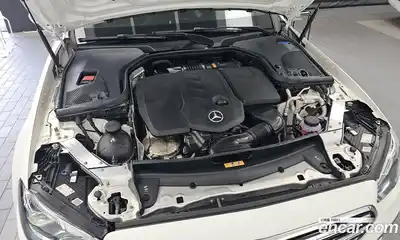 Mercedes-Benz E-Class 2023 1.9 автомат (гидро), миниатюра 6