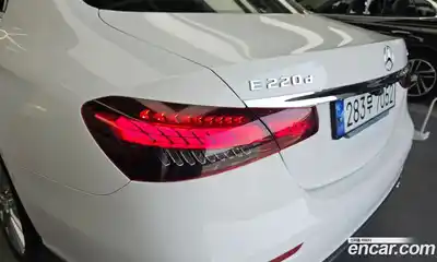 Mercedes-Benz E-Class 2023 1.9 автомат (гидро), миниатюра 9