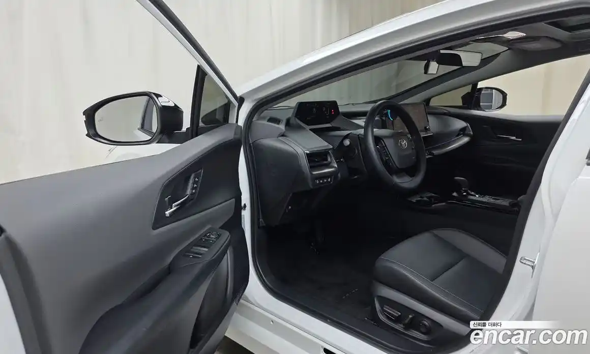Toyota Prius 2024 2.0 автомат (гидро), фото 13 Toyota Prius 2024 2.0 автомат (гидро), фото 13