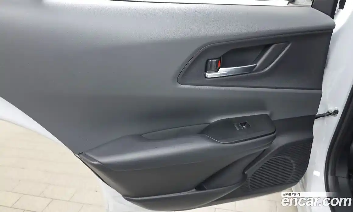 Toyota Prius 2024 2.0 автомат (гидро), фото 15 Toyota Prius 2024 2.0 автомат (гидро), фото 15