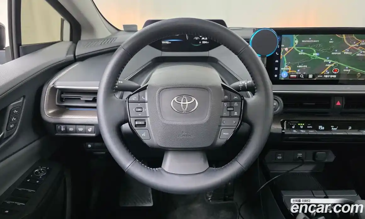Toyota Prius 2024 2.0 автомат (гидро), фото 20 Toyota Prius 2024 2.0 автомат (гидро), фото 20