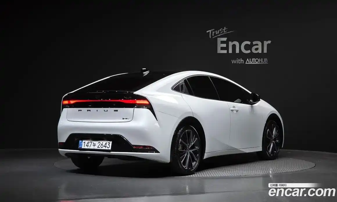 Toyota Prius 2024 2.0 автомат (гидро), фото 2 Toyota Prius 2024 2.0 автомат (гидро), фото 2