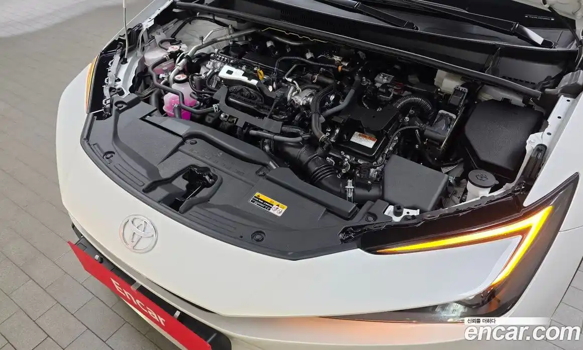 Toyota Prius 2024 2.0 автомат (гидро), фото 6 Toyota Prius 2024 2.0 автомат (гидро), фото 6