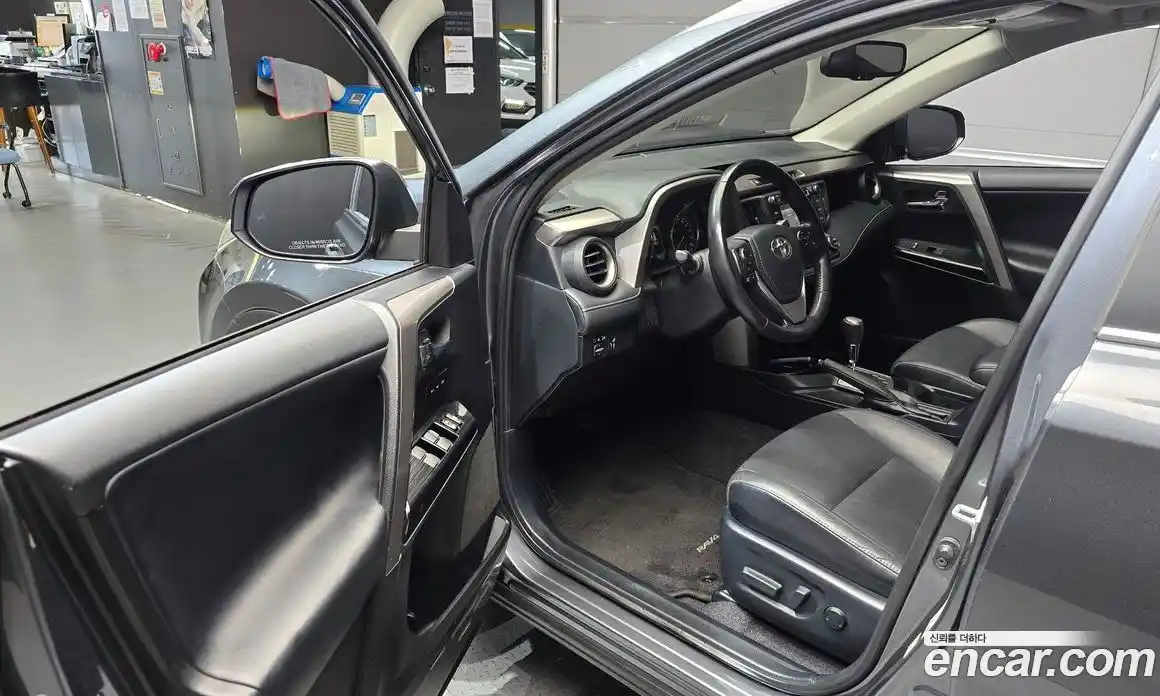 Toyota RAV4 2018 2.5 автомат (гидро), фото 13 Toyota RAV4 2018 2.5 автомат (гидро), фото 13