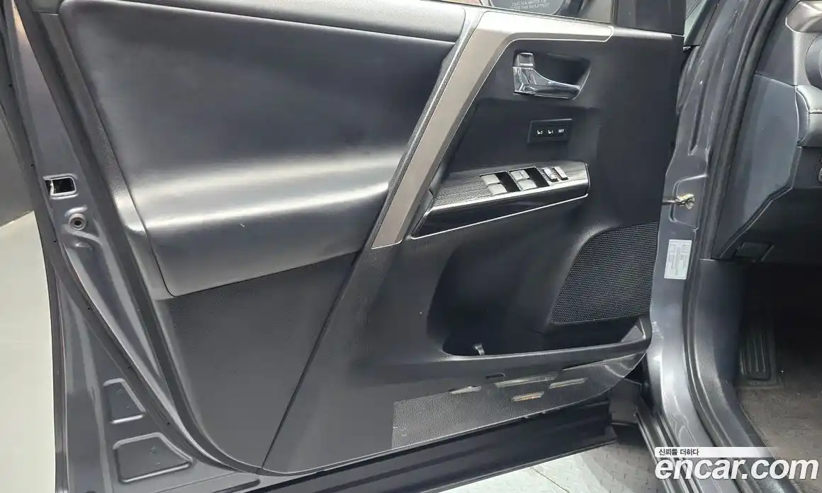 Toyota RAV4 2018 2.5 автомат (гидро), фото 14 Toyota RAV4 2018 2.5 автомат (гидро), фото 14