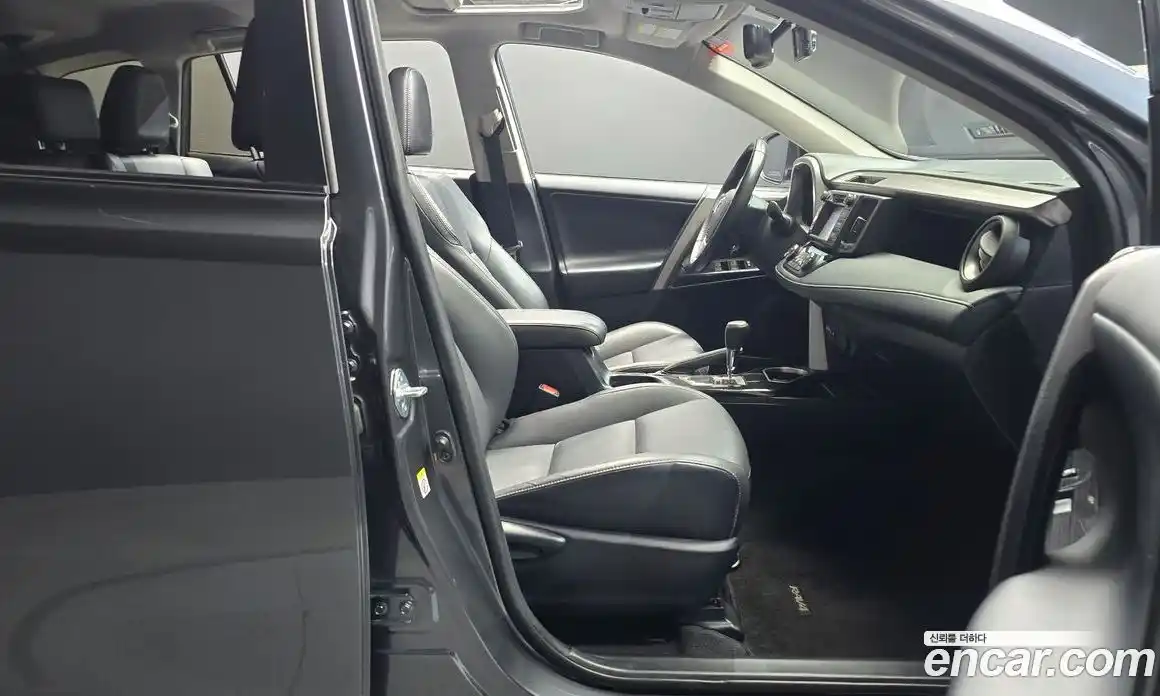 Toyota RAV4 2018 2.5 автомат (гидро), фото 16 Toyota RAV4 2018 2.5 автомат (гидро), фото 16