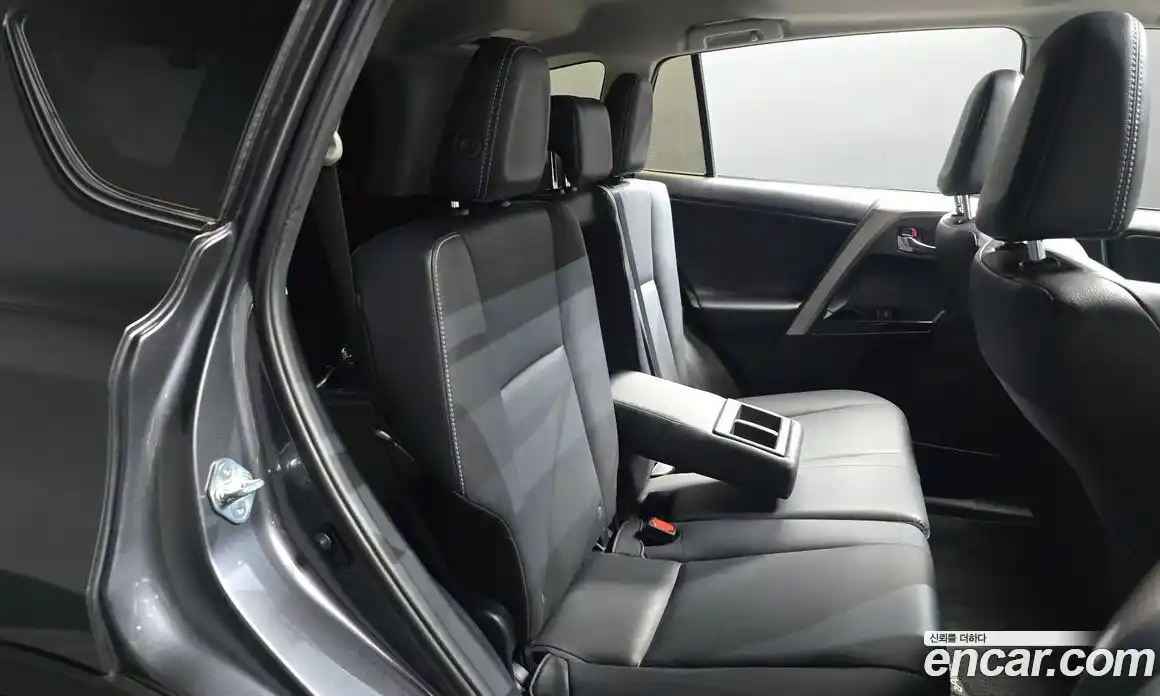 Toyota RAV4 2018 2.5 автомат (гидро), фото 17 Toyota RAV4 2018 2.5 автомат (гидро), фото 17