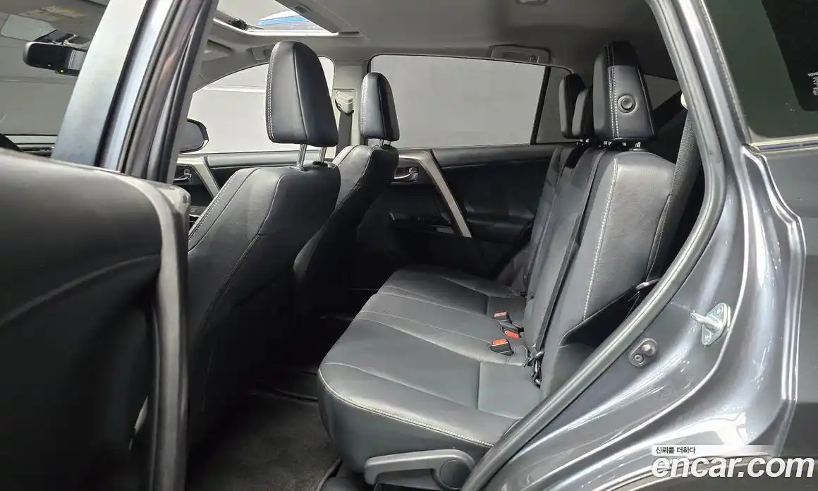 Toyota RAV4 2018 2.5 автомат (гидро), фото 18 Toyota RAV4 2018 2.5 автомат (гидро), фото 18