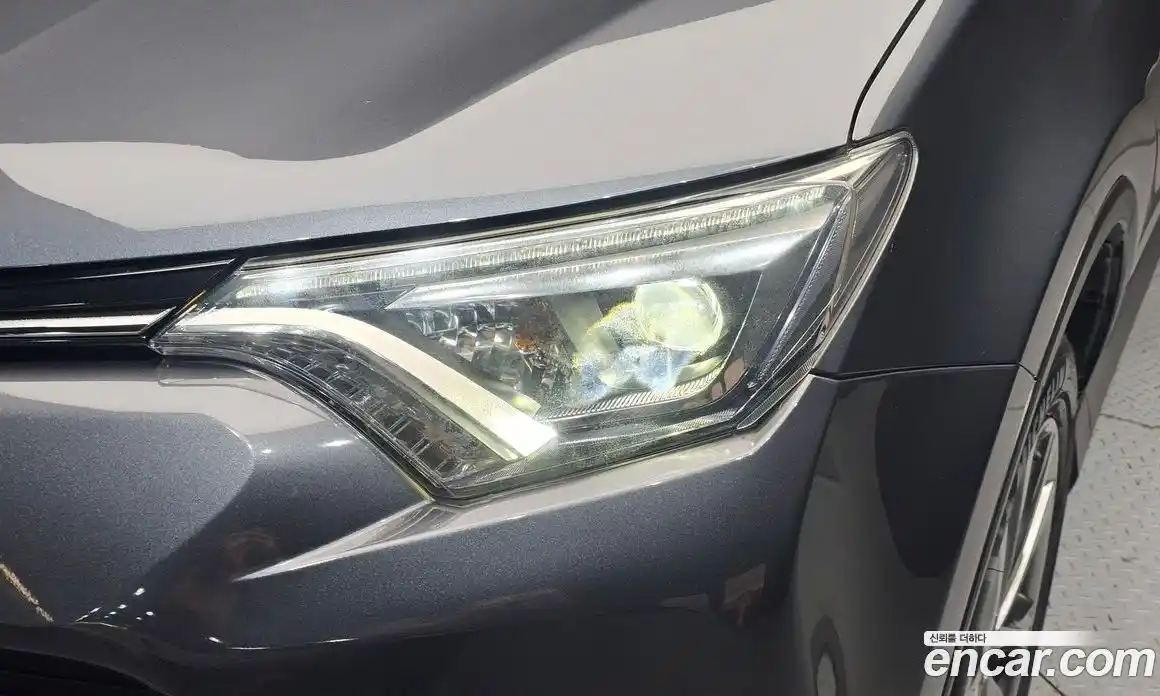 Toyota RAV4 2018 2.5 автомат (гидро), фото 8 Toyota RAV4 2018 2.5 автомат (гидро), фото 8