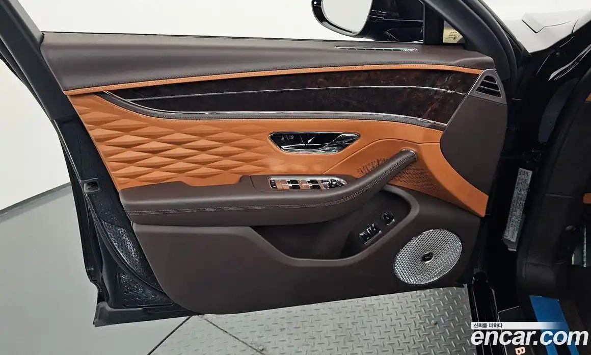 Bentley Flying Spur 2022 4.0 автомат (гидро), фото 14 Bentley Flying Spur 2022 4.0 автомат (гидро), фото 14