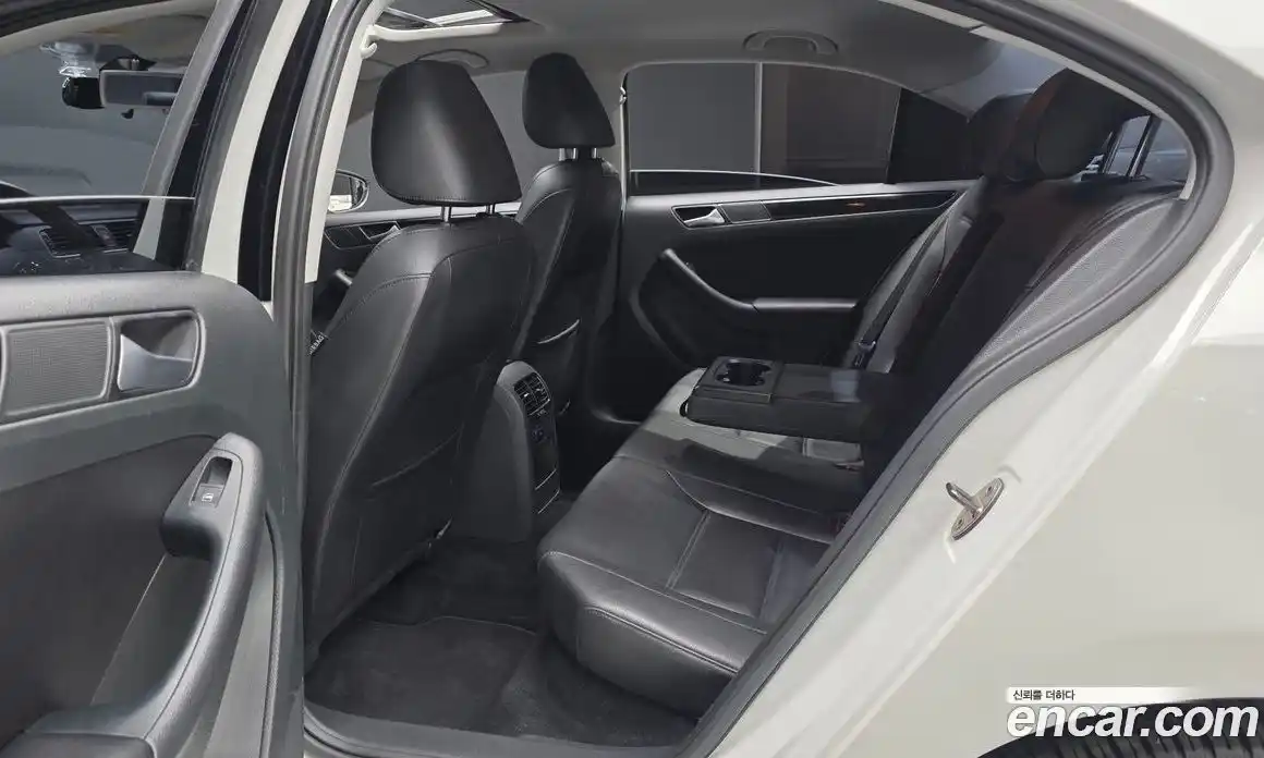 Volkswagen Jetta 2013 2.0 автомат (гидро), фото 16
