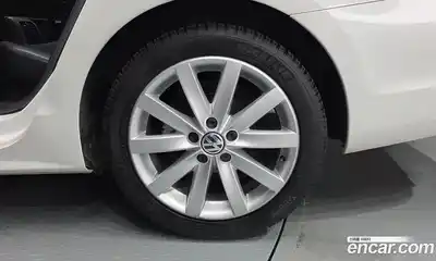 Volkswagen Jetta 2013 2.0 автомат (гидро), миниатюра 7
