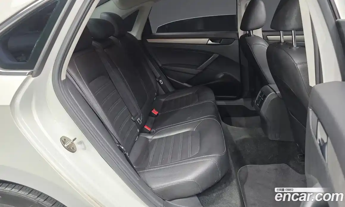 Volkswagen Passat 2015 1.8 автомат (гидро), фото 12