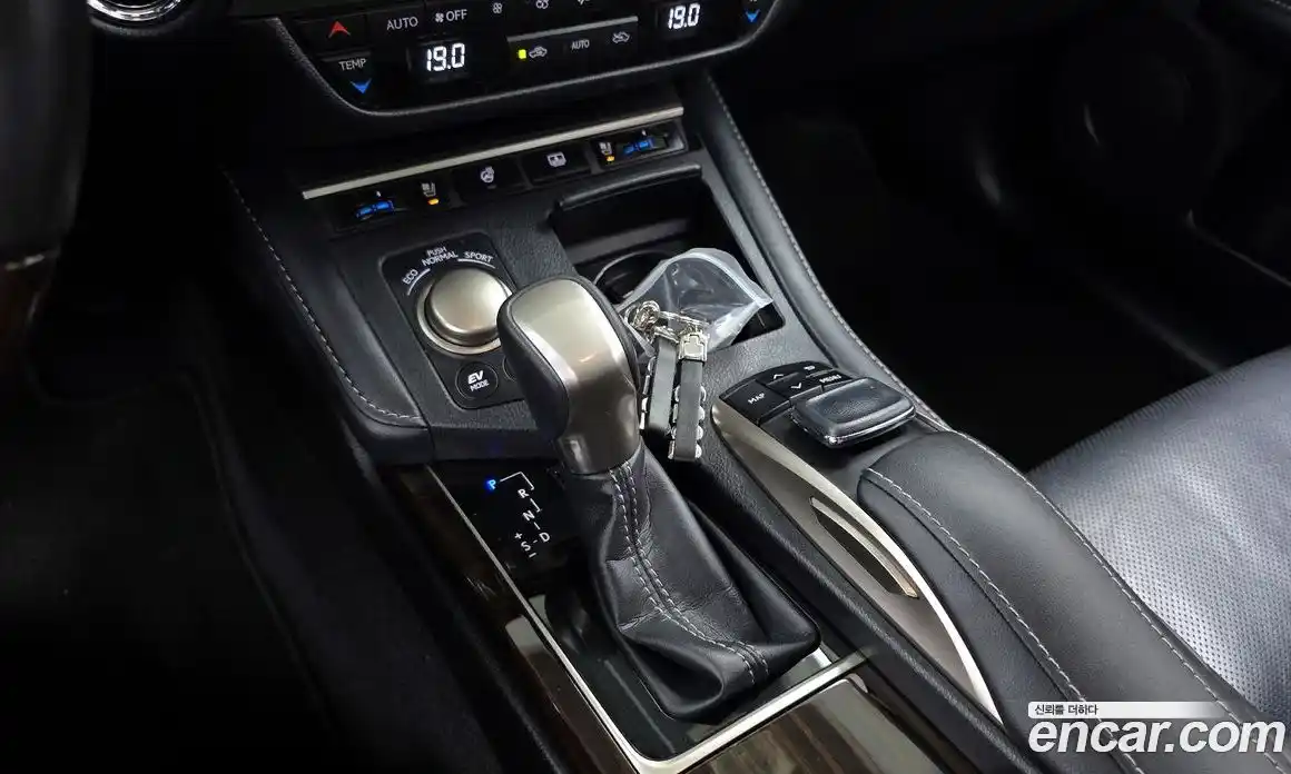 Lexus ES 2018 2.5 автомат (гидро), фото 12 Lexus ES 2018 2.5 автомат (гидро), фото 12