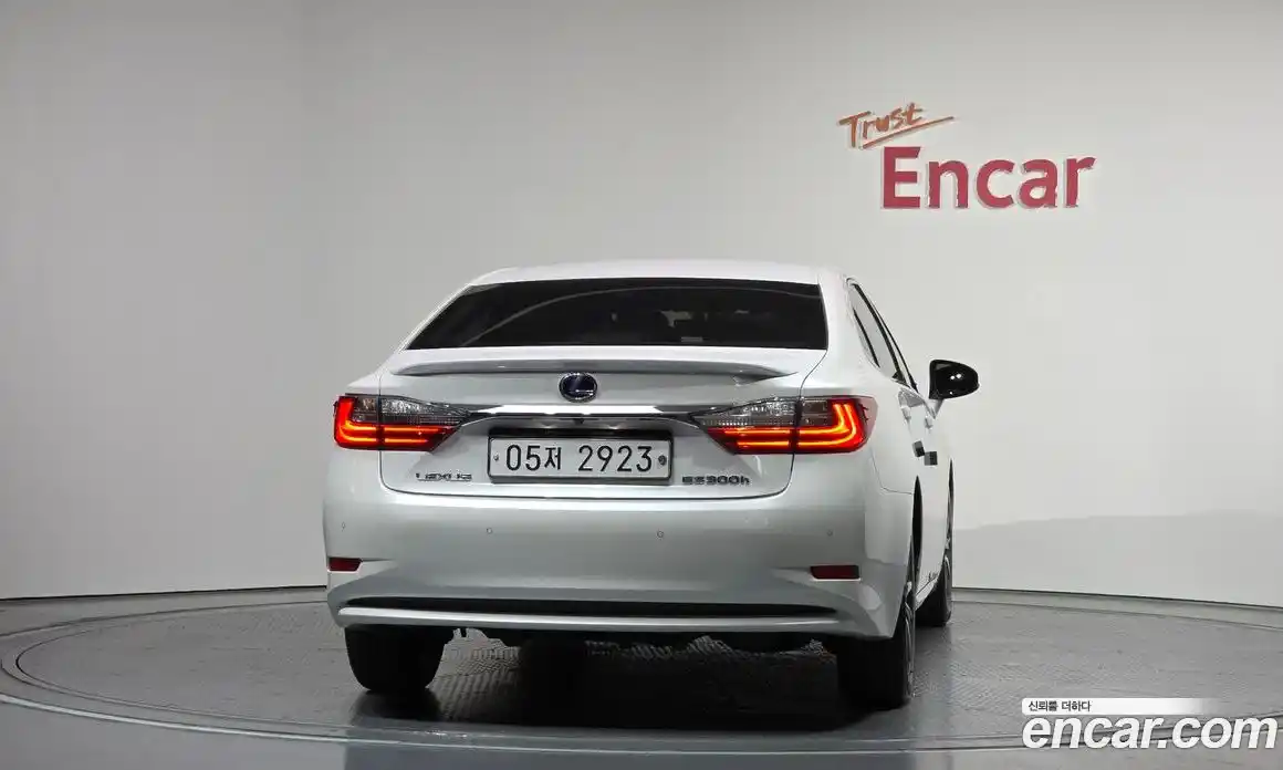 Lexus ES 2018 2.5 автомат (гидро), фото 4 Lexus ES 2018 2.5 автомат (гидро), фото 4