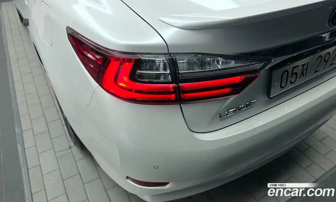 Lexus ES 2018 2.5 автомат (гидро), фото 7 Lexus ES 2018 2.5 автомат (гидро), фото 7