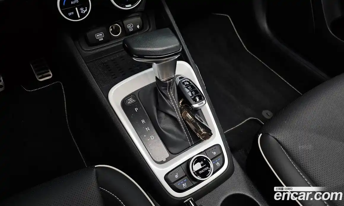 Hyundai Venue 2022 1.6 автомат (гидро), фото 12